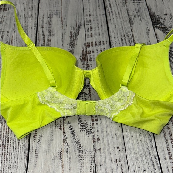 Victoria's Secret Green Bra Intimates & Sleepwear - Picture 5 of 7